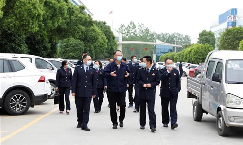 頭條：隨州市稅務(wù)局第一稽查局干部職工與程力汽車汽車集團(tuán)共同舉辦“減稅費(fèi)優(yōu)服務(wù)，助復(fù)產(chǎn)促發(fā)展 ”黨建下基層活動(dòng)