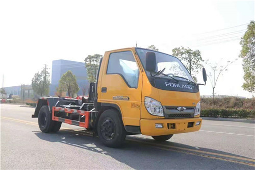 市場上一款雙層大梁的藍(lán)牌鉤臂垃圾車，純工程自卸車底盤，載重?zé)o敵