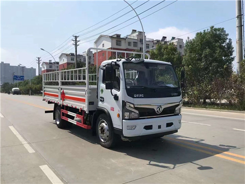 國(guó)六東風(fēng)福瑞卡黃牌氣瓶運(yùn)輸車，5.2米國(guó)六氣瓶運(yùn)輸車