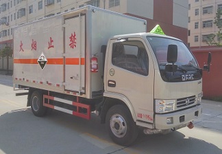 國(guó)五東風(fēng)廂長(zhǎng)4.12米腐蝕性物品廂式運(yùn)輸車