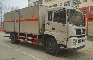 國五東風易燃液體廂式運輸車