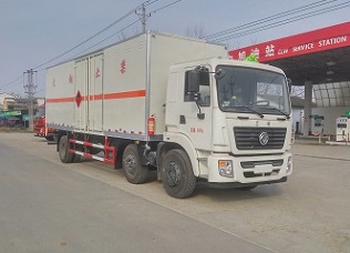 國五東風(fēng)小三軸易燃液體廂式運輸車 