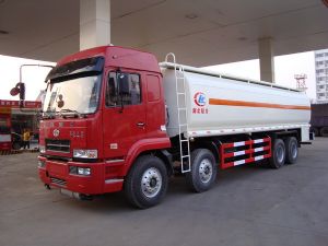 華菱前四后八油罐車(chē)